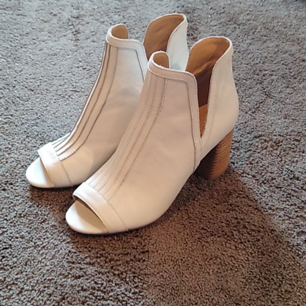 Joe's white open toe booties